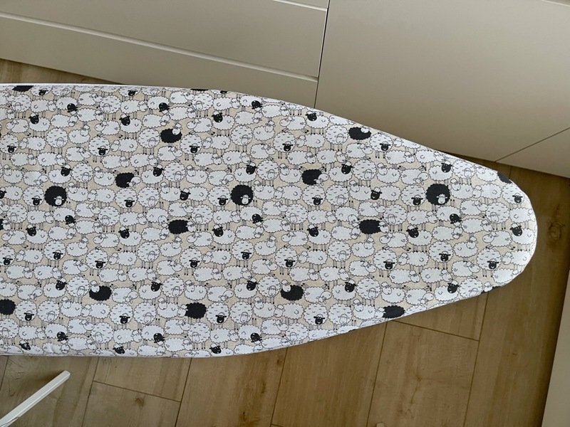 OVEJAS 136 x 53 cm.